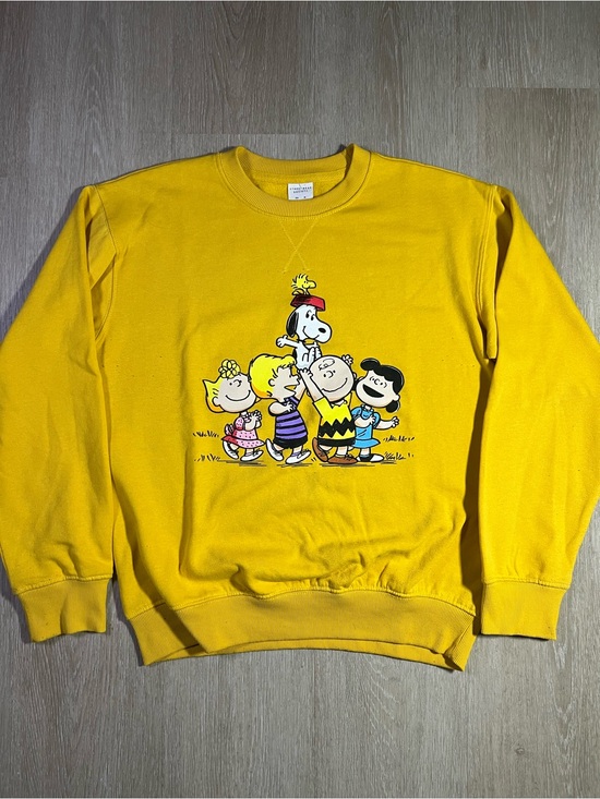 Streetwear Society Sweaters - Yellow Peanuts Graphic Crewneck Sweatshirt Cozy Retro Classic